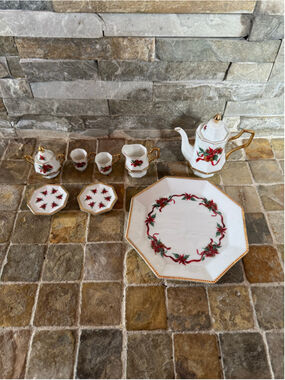 Unbranded Christmas Poinsettia Miniature Tea Set One Size White Red